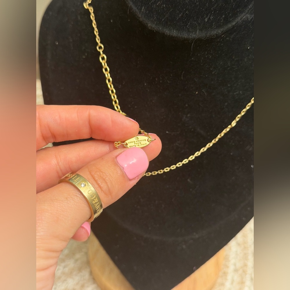 LV charm Necklace - Picture 5 of 7
